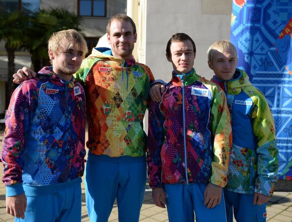 Volunteers presenting the official uniform of Sochi Olympics staff Volunteers presenting the official uniform of Sochi Olympics staff - Sputnik International
