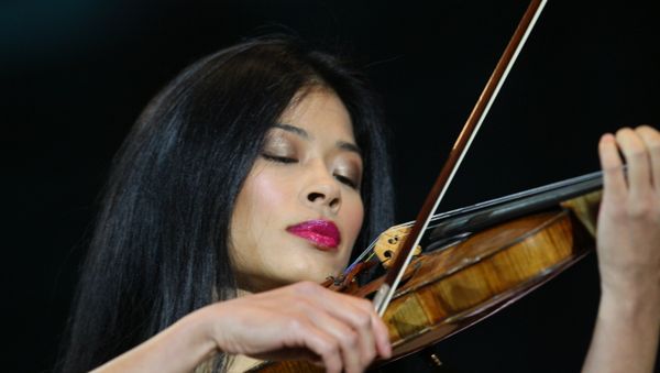 The International Ski Federation (FIS) has banned pop violinist Vanessa Mae for four years for fixing giant slalom races - Sputnik International