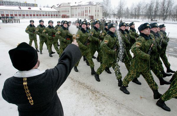 “With God’s grace, the institute of military priesthood is being revived. According to the Defense Ministry it has a positive influence on the morale of the military,” Patriarch Kirill said. - Sputnik International