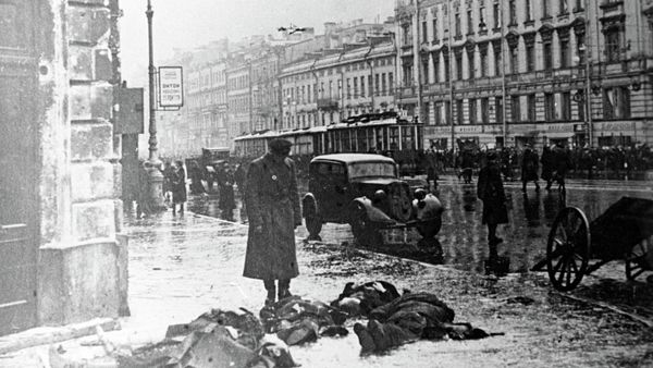 Leningrad's Nevsky Prospekt after shelling by German artillery - Sputnik International