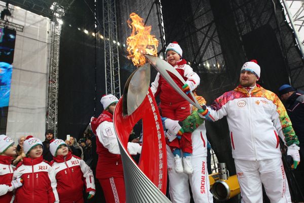 Kadyrov held the torch himself at the city’s Ahmad-Arena football stadium - Sputnik International