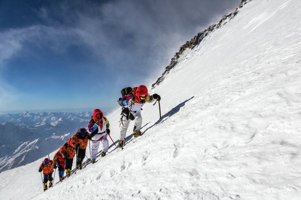 Olympic Torch Summits Europe’s Tallest Mountain - Sputnik International