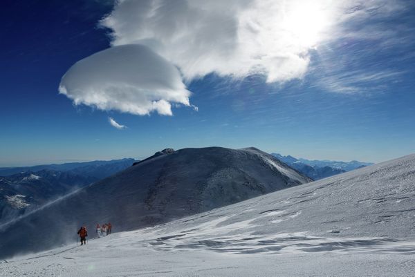 Olympic Torch Summits Europe’s Tallest Mountain - Sputnik International