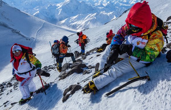 Olympic Torch Summits Europe’s Tallest Mountain - Sputnik International