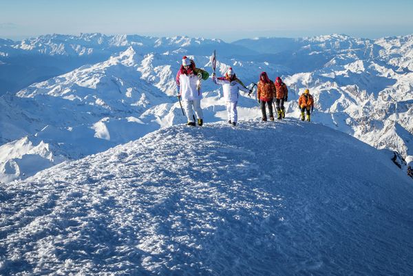 Olympic Torch Summits Europe’s Tallest Mountain - Sputnik International
