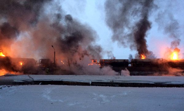 Dozens of Natural Gas Tanks Explode in Russian Train Derailment - Sputnik International