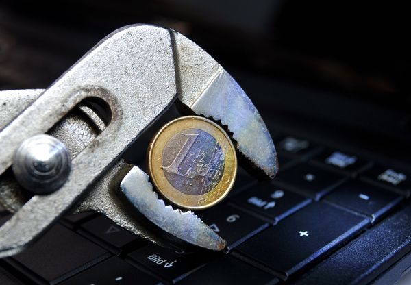 Euro Falls Below 47 Rubles for First Time Since Jan. 24 - Sputnik International