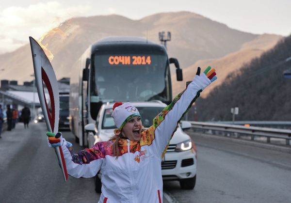 Olympic Flame, Medals Arrive in Sochi - Sputnik International