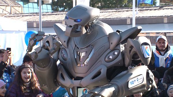 Robot Dances to Fans in Olympic Sochi - Sputnik International