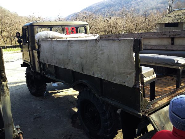 One of the trucks used to ferry tourists over the Shakhe River. - Sputnik International