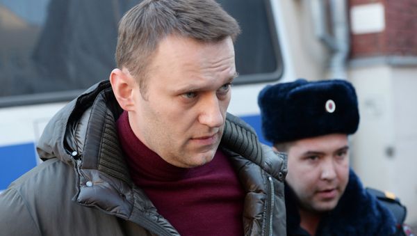 Opposition blogger Alexei Navalny has broken the terms of house arrest and was apprehended by police shortly after arriving at the  Manezhnaya Square in the center of Moscow. - Sputnik International
