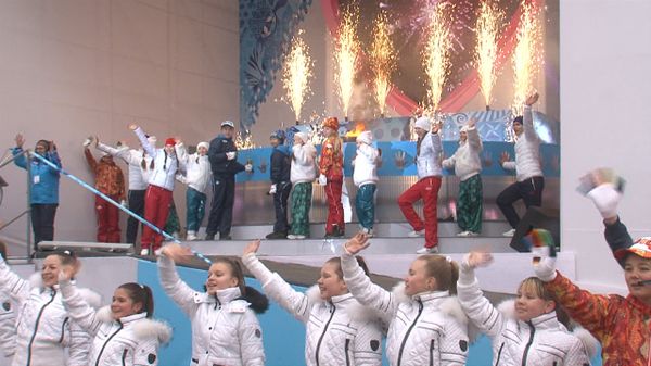 Paralympic Torch Lit by a Huge ‘Heart’ in Moscow - Sputnik International