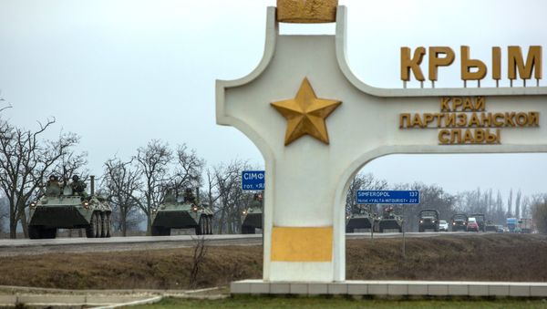The flow of cargo and passenger traffic through checkpoints at the Ukraine-Crimea border has not been suspended, Crimean Transport Minister Anatoly Tsurkin told RIA Novosti on Friday. The flow of cargo and passenger traffic through checkpoints at the Ukraine-Crimea border has not been suspended, Crimean Transport Minister Anatoly Tsurkin told RIA Novosti on Friday. - Sputnik International