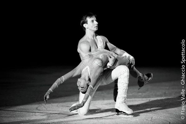 Zaldula married Russian skater Dmitri Sukhanov and the pair have danced in ice shows all over the world - Sputnik International