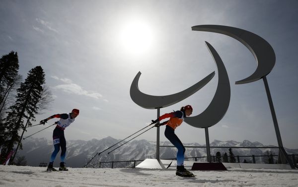 Elena Remizova (L) - Sputnik International