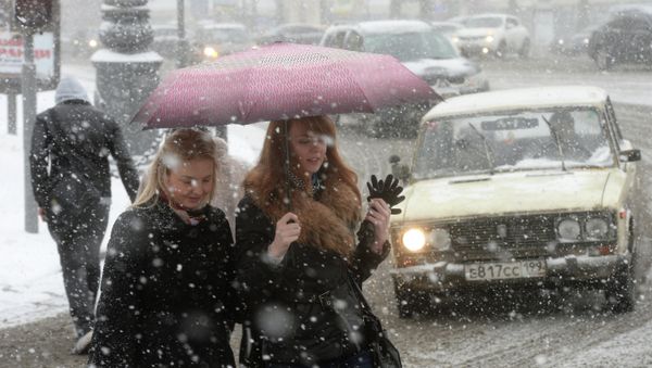 The warm season seems to be over in Moscow, as the Russian capital is expecting a snowfall this weekend, a weather center Fobos reports. The warm season seems to be over in Moscow, as the Russian capital is expecting a snowfall this weekend, a weather center Fobos reports. - Sputnik International