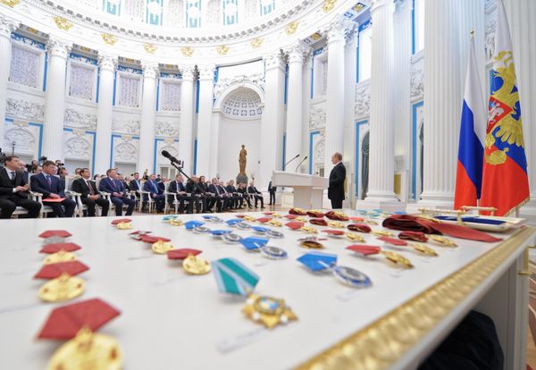Putin Bestows Awards Upon Sochi Olympic Organizers - Sputnik International