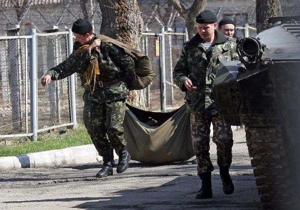 Ukrainian Military Personnel May Freely Leave Crimea With Or Without Weapons - Kremlin - Sputnik International