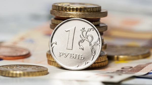 Russian economy will grow by just half a percent this year due to Western sanctions - Sputnik International