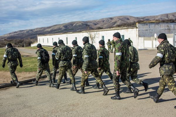 Thousands of Ukrainian Soldiers in Crimea Apply For Russian Citizenship - Sputnik International