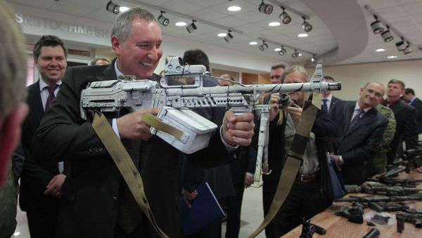Dmitry Rogozin examines new combat gear - Sputnik International