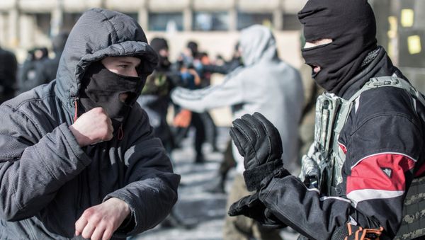 Right Sector activists train in hand-to-hand combat on Independence Square in Kiev - Sputnik International