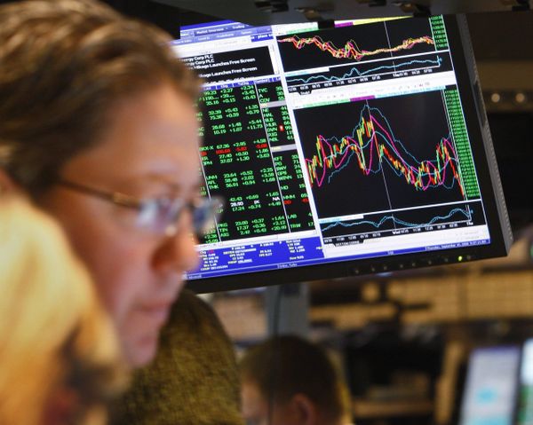 Growing Tensions in Ukraine Push European Stocks Down - Sputnik International