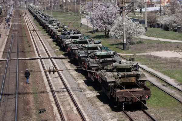 Russia Halts Handover of Arms to Ukraine to Prevent Civilian Bloodshed - Sputnik International