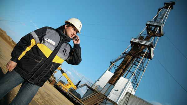 Oil derrick of public oil company Rosneft - Sputnik International
