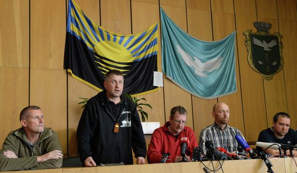 News conference by OSCE observers detained by self-defense forces in Ukraine - Sputnik International