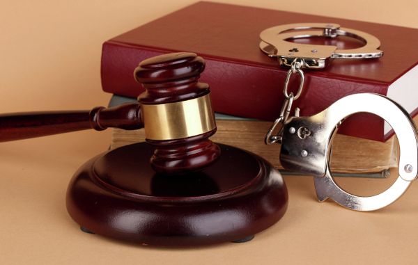 A gavel and handcuffs - Sputnik International