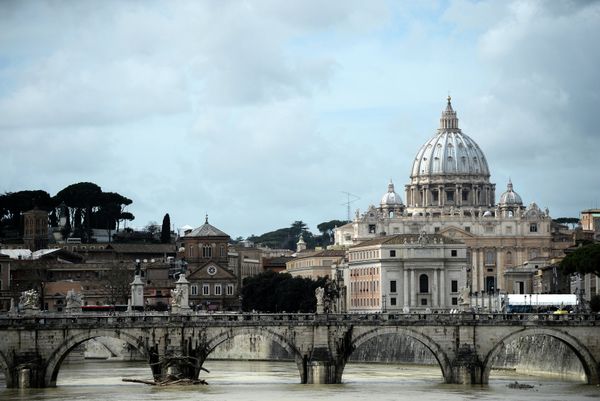 Vatican Limits Responsibility For Global Priest Sex Abuse - Sputnik International