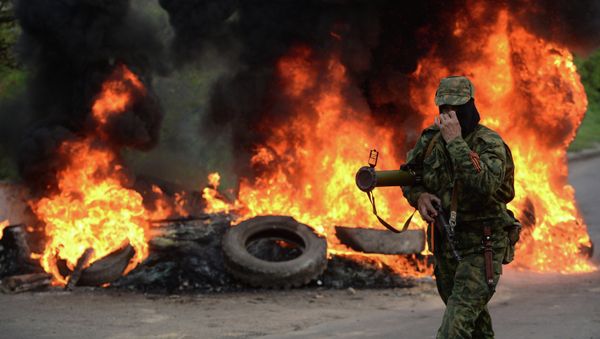 A member of the Slavyansk self defense forces at a checkpoint on the outskirts of the city (Archive) - Sputnik International