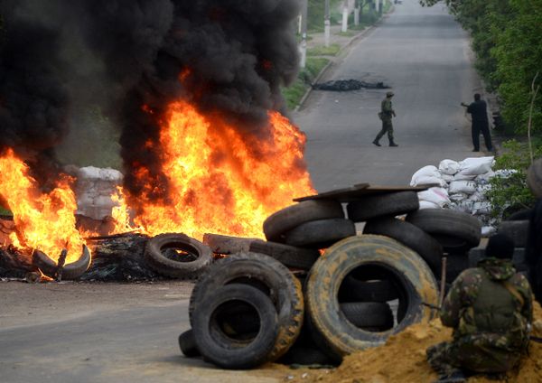 Ukrainian Troops Fire Mortars at Slaviansk Roadblocks - Sputnik International