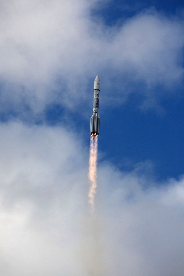 Proton-M Rocket Carrying Advanced Satellite Burned Up Over China, No Debris - Sputnik International