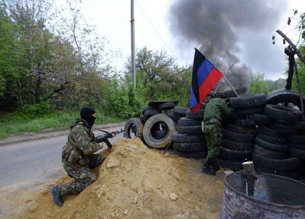 Slavyansk self defense forces at a checkpoint on the outskirts of Slavyansk (Archive) - Sputnik International