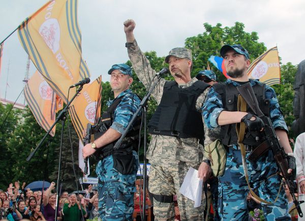 Valery Bolotov (center) - Sputnik International
