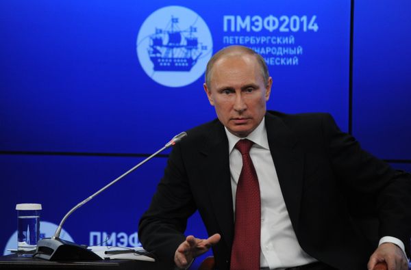 Vladimir Putin attends St. Petersburg International Economic Forum - Sputnik International