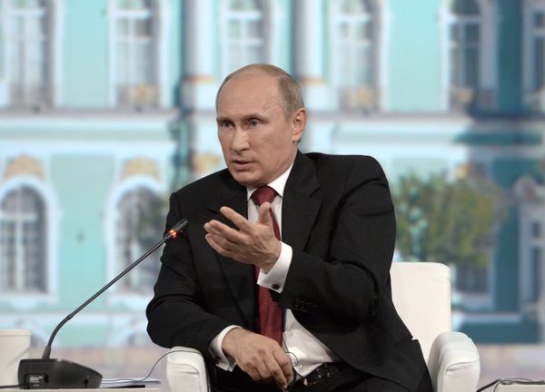 Vladimir Putin attends St. Petersburg International Economic Forum - Sputnik International