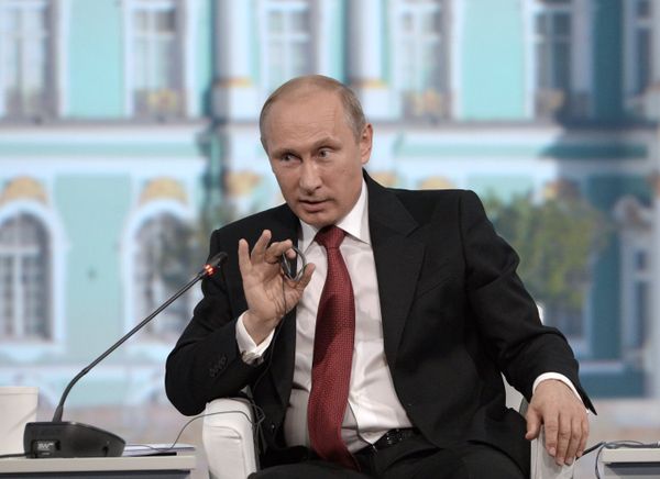 Vladimir Putin attends St. Petersburg International Economic Forum - Sputnik International