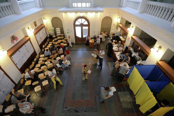 Ukraine votes in early presidential election - Sputnik International