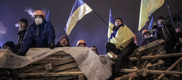 Internal security troops begin storming protester's camp on the Maidan Internal security troops begin storming protester's camp on the Maidan - Sputnik International