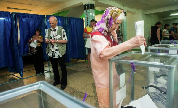 Ukraine votes in early presidential election - Sputnik International