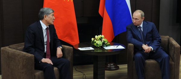 Vladimir Putin meets with Almazbek Atambayev - Sputnik International