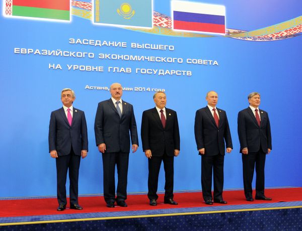 May 29, 2014. From left: President of Armenia Serzh Sargsyan; President of Belarus Alexander Lukashenko; President of Kazakhstan Nursultan Nazarbayev; Russian President Vladimir Putin and President of Kyrgyzstan Almazbek Atambayev during a joint photo opportunity before a regular meeting of the Supreme Eurasian Economic Council in Astana. - Sputnik International