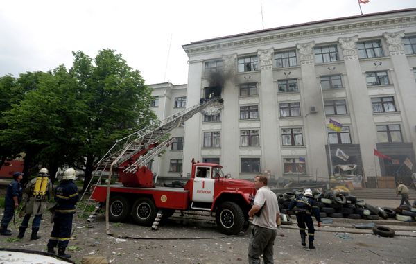 Five killed in Ukrainian air strike on Lugansk regional administration - Sputnik International