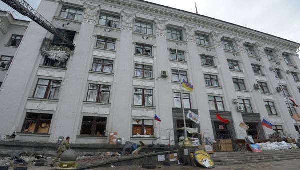 Self-defense forces in the eastern Ukrainian city of Luhansk have taken control of a government building, the coordinator of the local people's community told RIA Novosti Tuesday. - Sputnik International