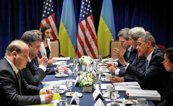 Barack Obama with Petro Poroshenko - Sputnik International