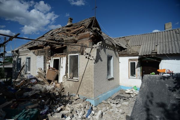 The self-proclaimed Donetsk People's Republic's capital today suffered shelling that left four people wounded and killed a 100-year-old woman. - Sputnik International