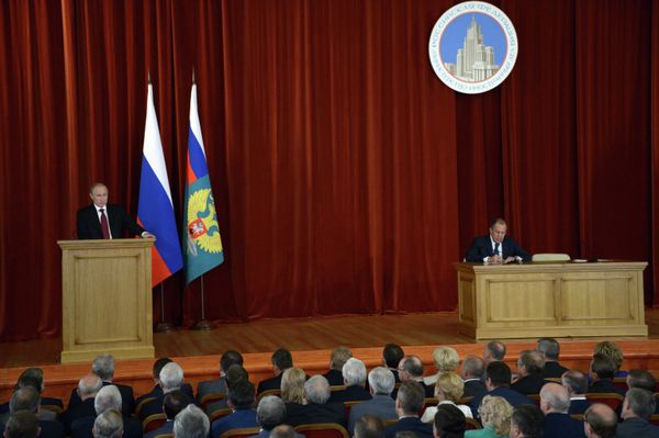 Vladimir Putin meets with Russian ambassadors - Sputnik International